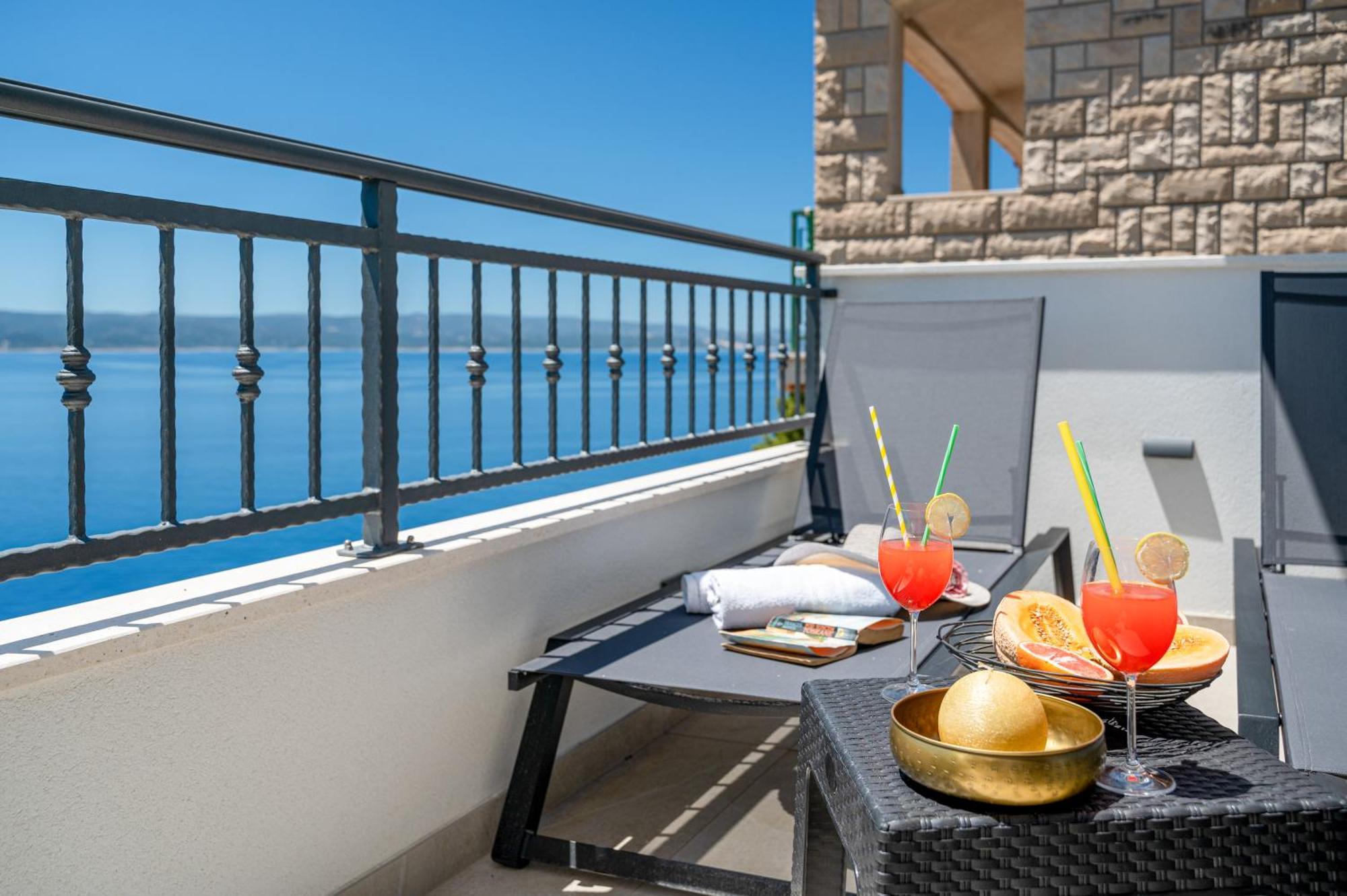 Seaview Nives *