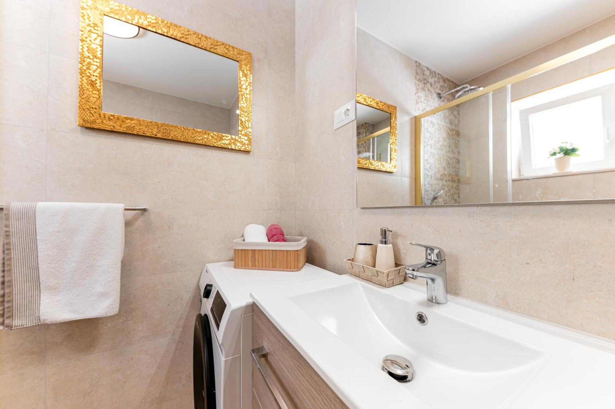 Seaview Nives Apartman Brela